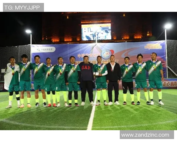 足球明星与儿子的温情故事在绿茵场上绽放的亲情与梦想交织的旅程