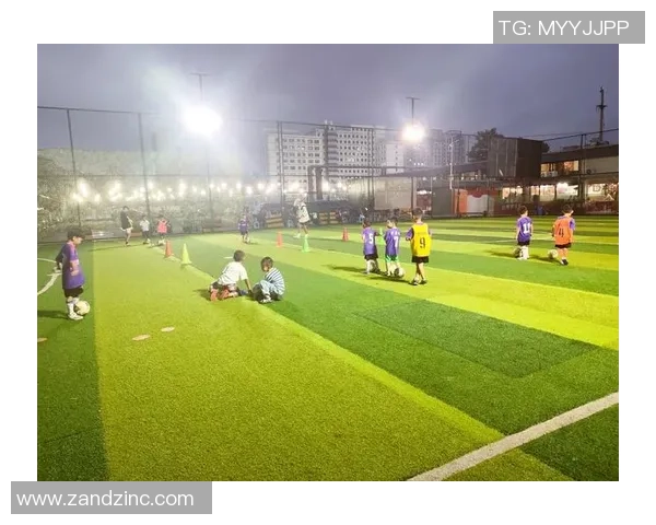 足球明星们的童趣瞬间高清图片展现他们可爱的一面