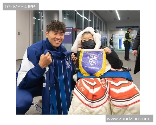 足球明星病情恶化引发全球关注球迷与医疗团队共同祈祷康复