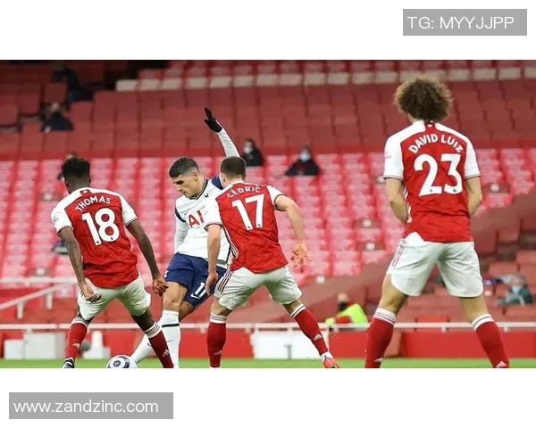 足球明星精彩瞬间插花脚技艺展示尽显球场魅力与风采